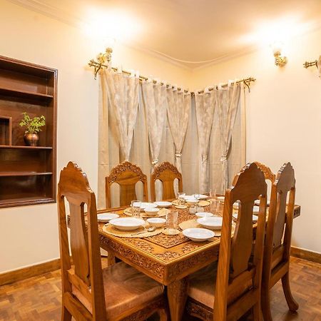 Stayvista At Pinewood Villa - Pet Friendly Villa With Lawn & Pool Table Srīnagar Eksteriør bilde