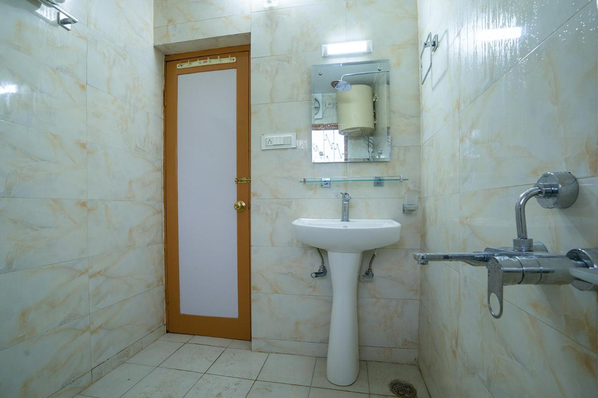 Stayvista At Pinewood Villa - Pet Friendly Villa With Lawn & Pool Table Srīnagar Eksteriør bilde