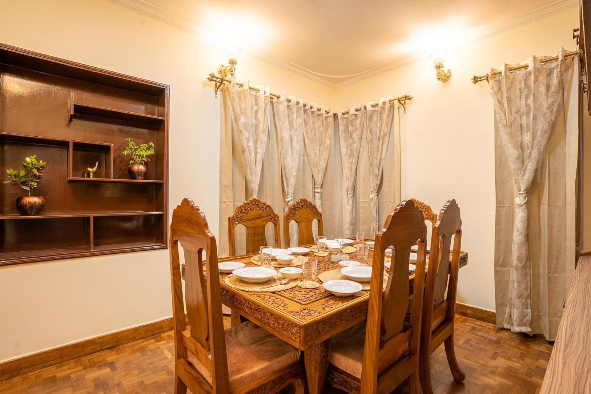 Stayvista At Pinewood Villa - Pet Friendly Villa With Lawn & Pool Table Srīnagar Eksteriør bilde