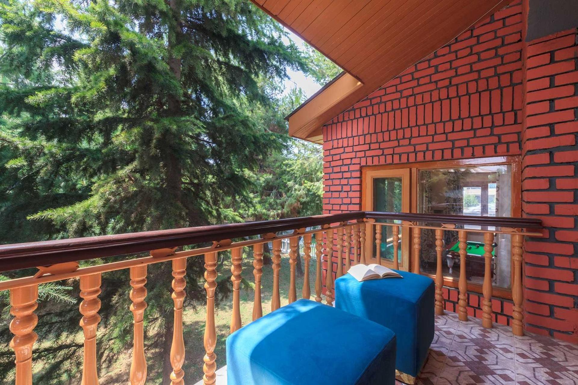 Stayvista At Pinewood Villa - Pet Friendly Villa With Lawn & Pool Table Srīnagar Eksteriør bilde