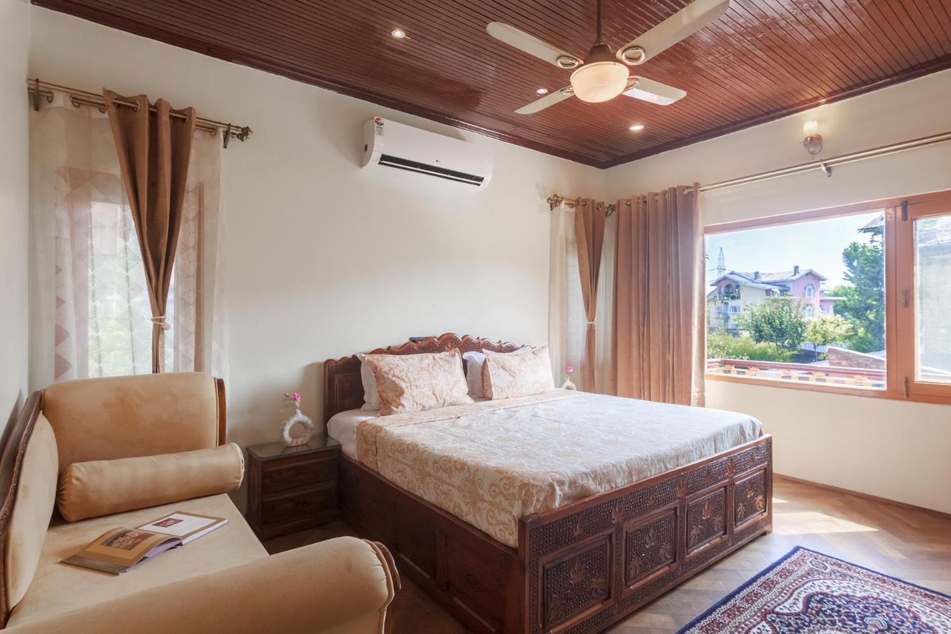 Stayvista At Pinewood Villa - Pet Friendly Villa With Lawn & Pool Table Srīnagar Eksteriør bilde