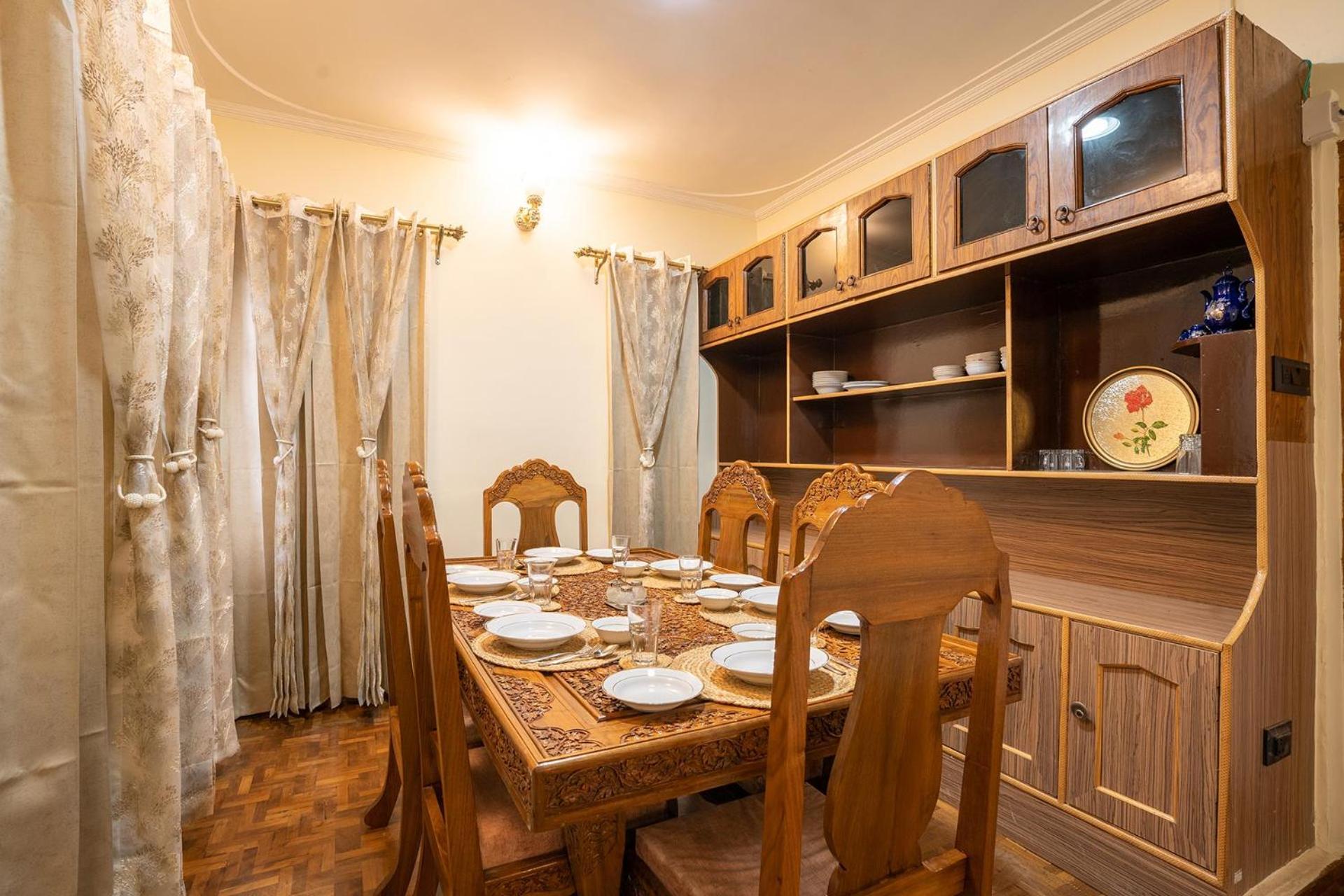 Stayvista At Pinewood Villa - Pet Friendly Villa With Lawn & Pool Table Srīnagar Eksteriør bilde