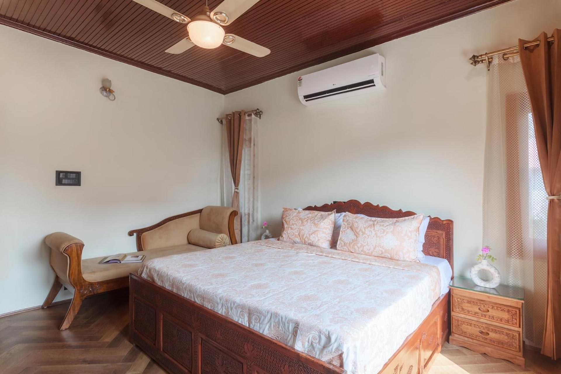 Stayvista At Pinewood Villa - Pet Friendly Villa With Lawn & Pool Table Srīnagar Eksteriør bilde