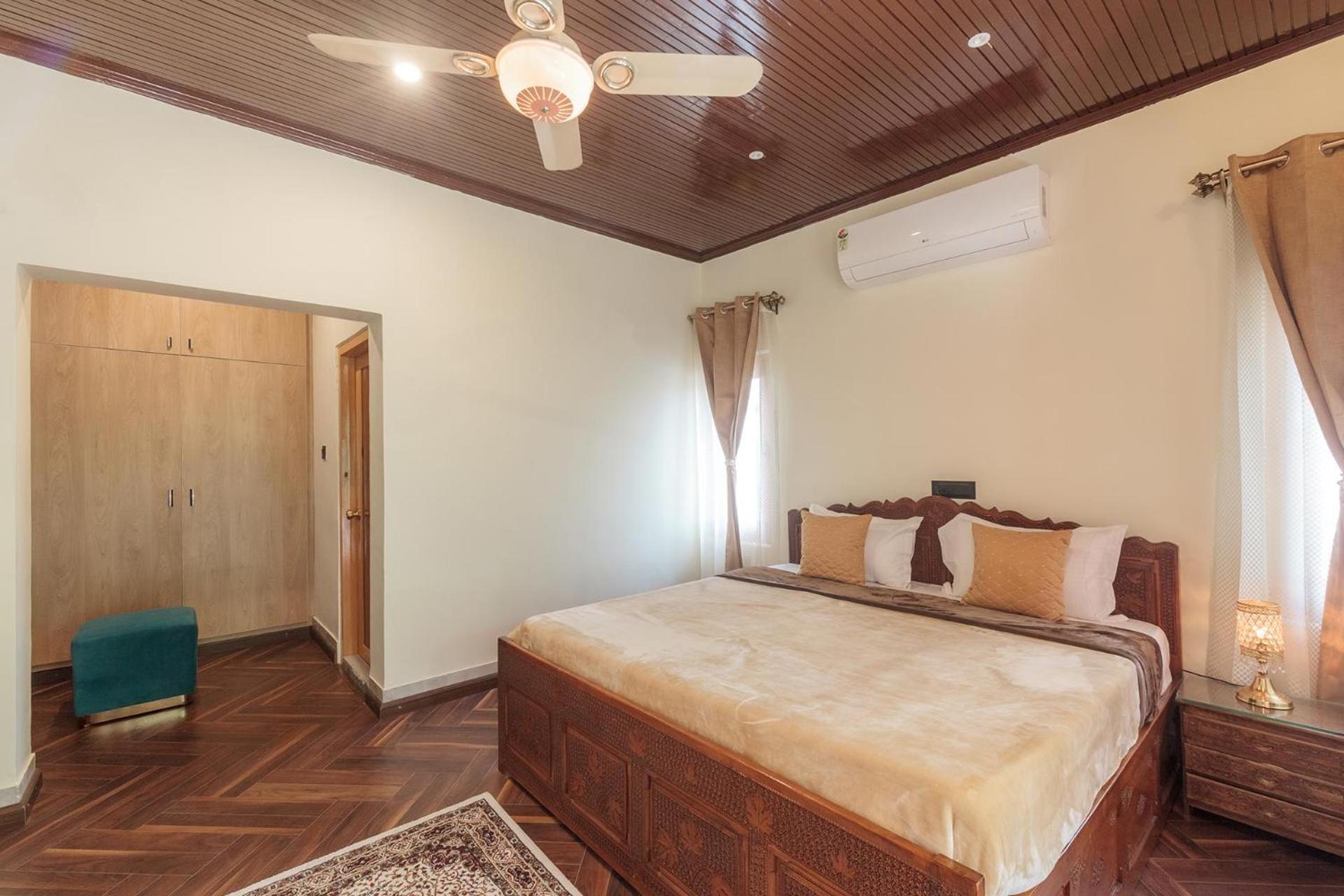 Stayvista At Pinewood Villa - Pet Friendly Villa With Lawn & Pool Table Srīnagar Eksteriør bilde