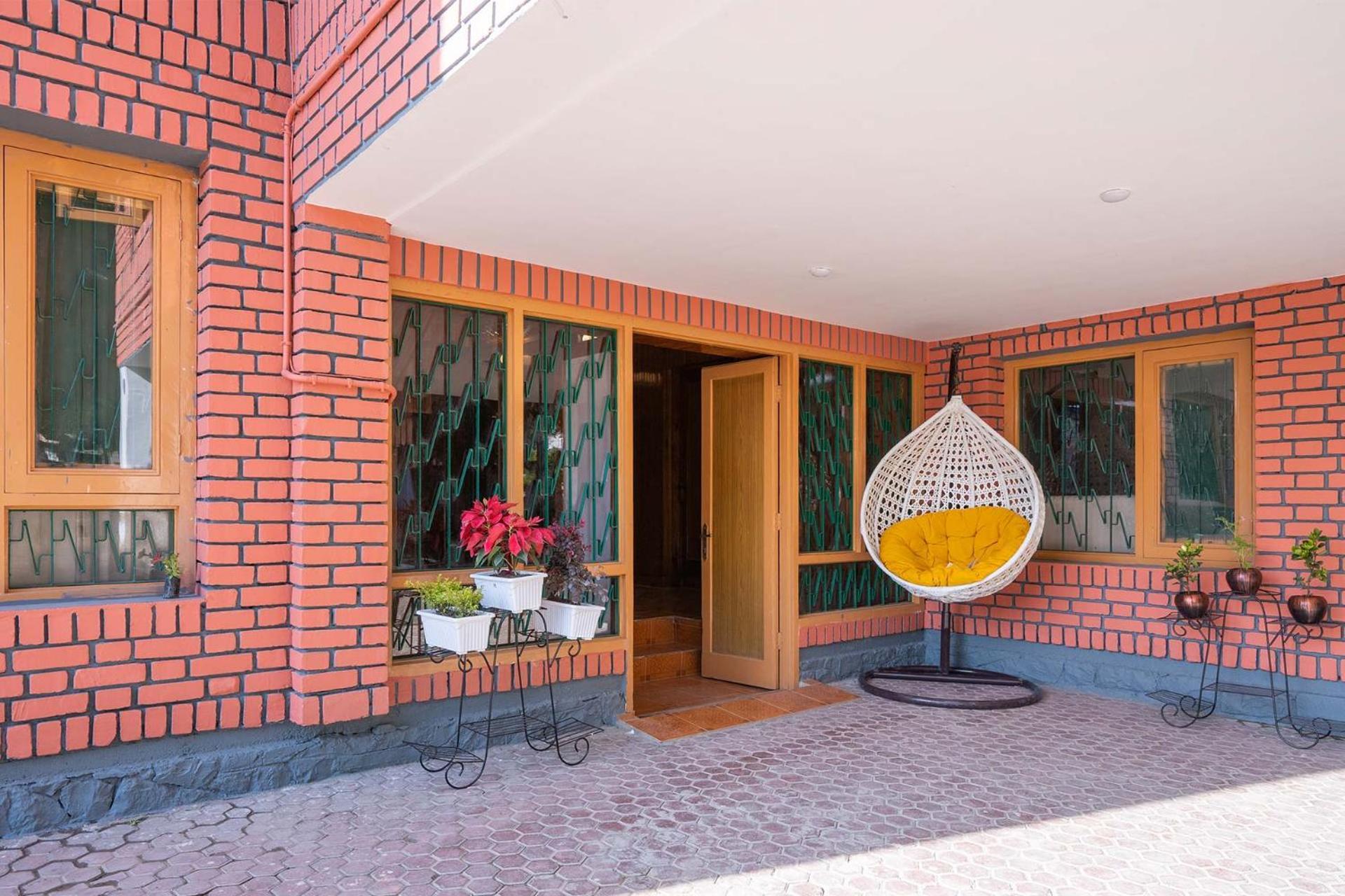 Stayvista At Pinewood Villa - Pet Friendly Villa With Lawn & Pool Table Srīnagar Eksteriør bilde